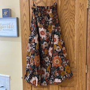 Floral maxi skirt.  Elastic waist. Fully lined.  EUC, worn once